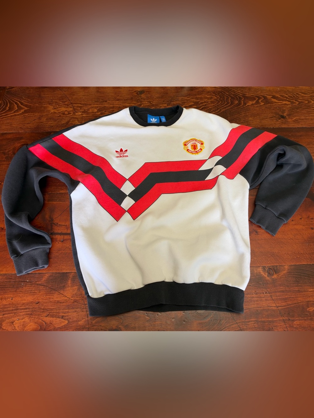 adidas Manchester United Men's Crew neck sweatshirtwith Red & Black Chevron